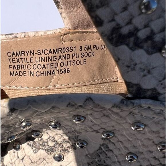 Steve Madden Animal Print Pointed Toe Ankle Boots Back Zipper Closure Size 8.5 - Picture 12 of 12